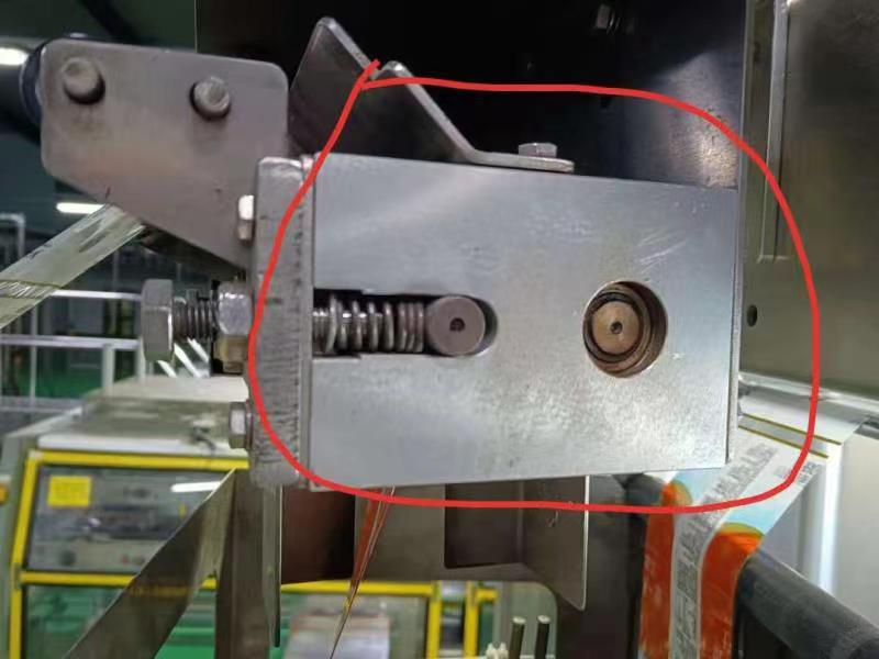 中国台湾劲皇套标机维修保养标签供料轮侧板更换